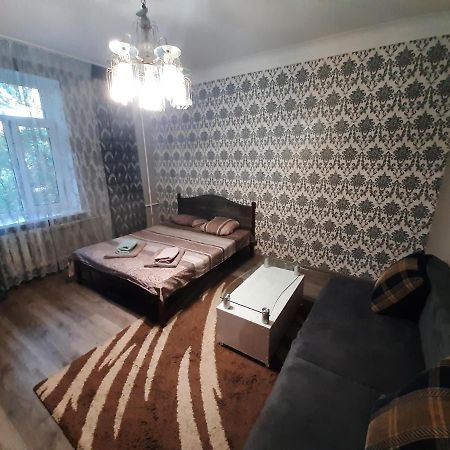 Apartment 2 Bed Rooms Near Aristokrat Zaporizhia エクステリア 写真