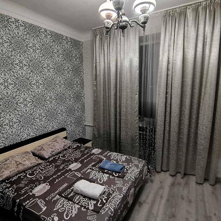 Apartment 2 Bed Rooms Near Aristokrat Zaporizhia エクステリア 写真