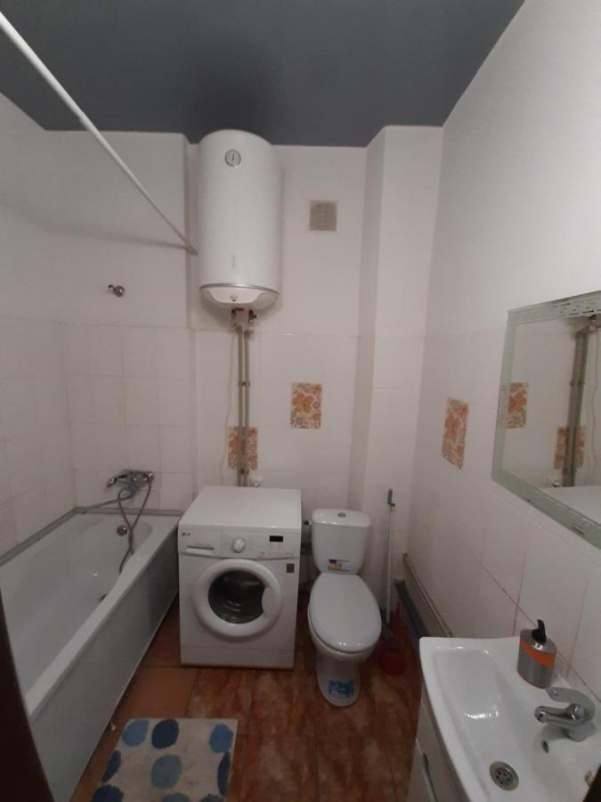 Apartment 2 Bed Rooms Near Aristokrat Zaporizhia エクステリア 写真