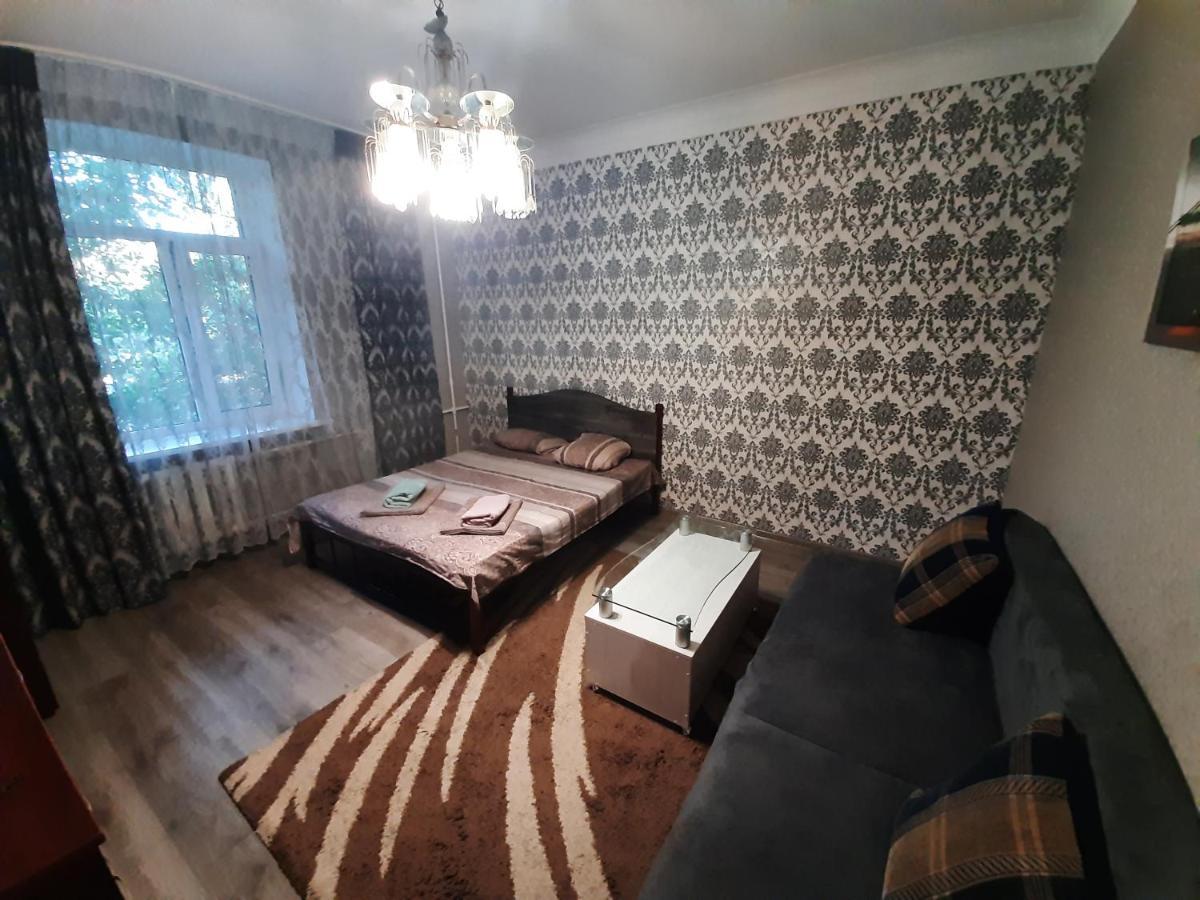 Apartment 2 Bed Rooms Near Aristokrat Zaporizhia エクステリア 写真